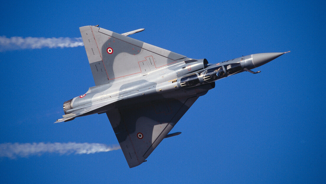 Макрон: Француска ће Украјини послати борбене авионе "мираж 2000"