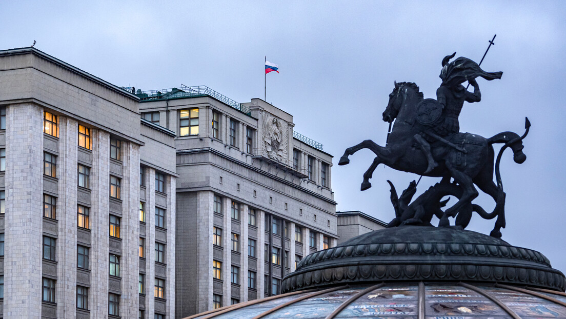 Duma: Krah politike Makrona i Šolca, najbolje da podnesu ostavke