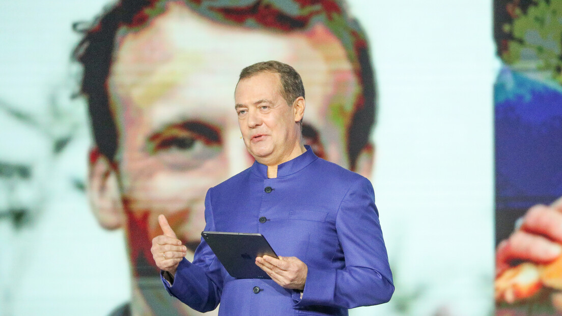 Medvedev: Vreme je da Šolc i Makron odu na smetlište istorije