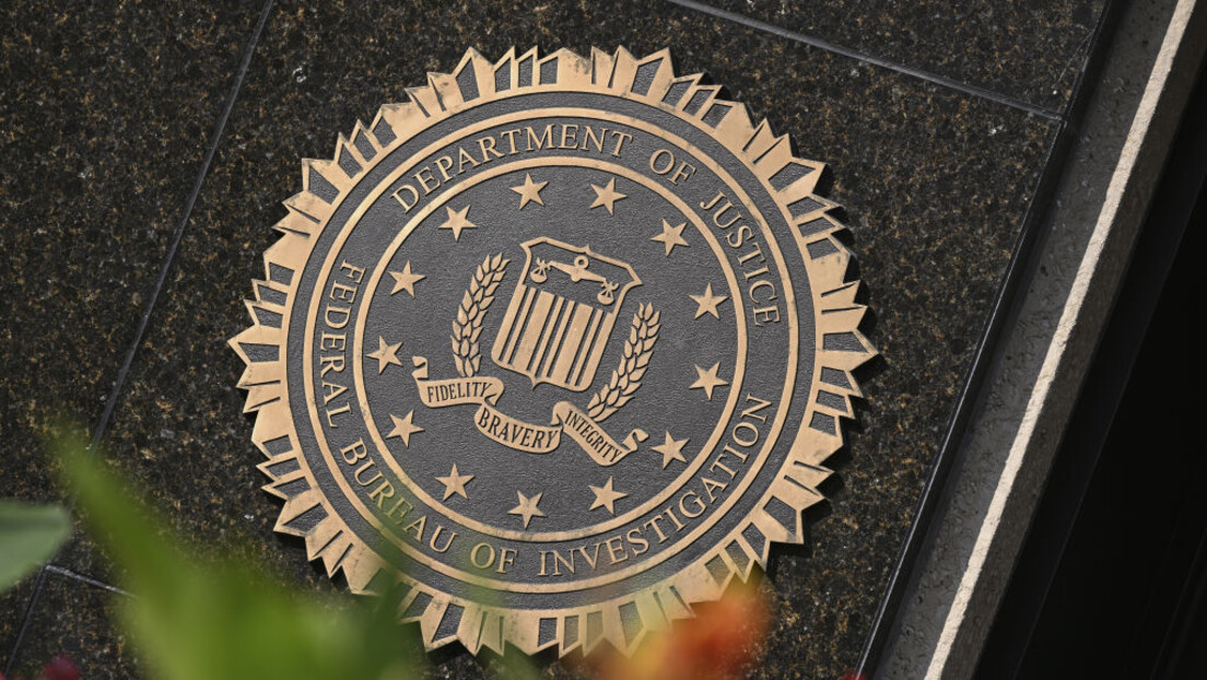 Taker Karlson: FBI "čisti" svoje redove od Trampovih pristalica
