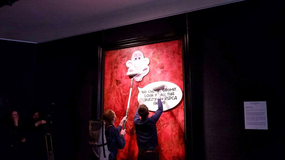 Vandalizovan novi portret kralja Čarlsa u Londonu - aktivisti koristili junake iz animirane serije