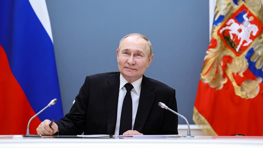 Putin: Praznik Dan Rusije je simbol neraskidivosti puta naše otadžbine