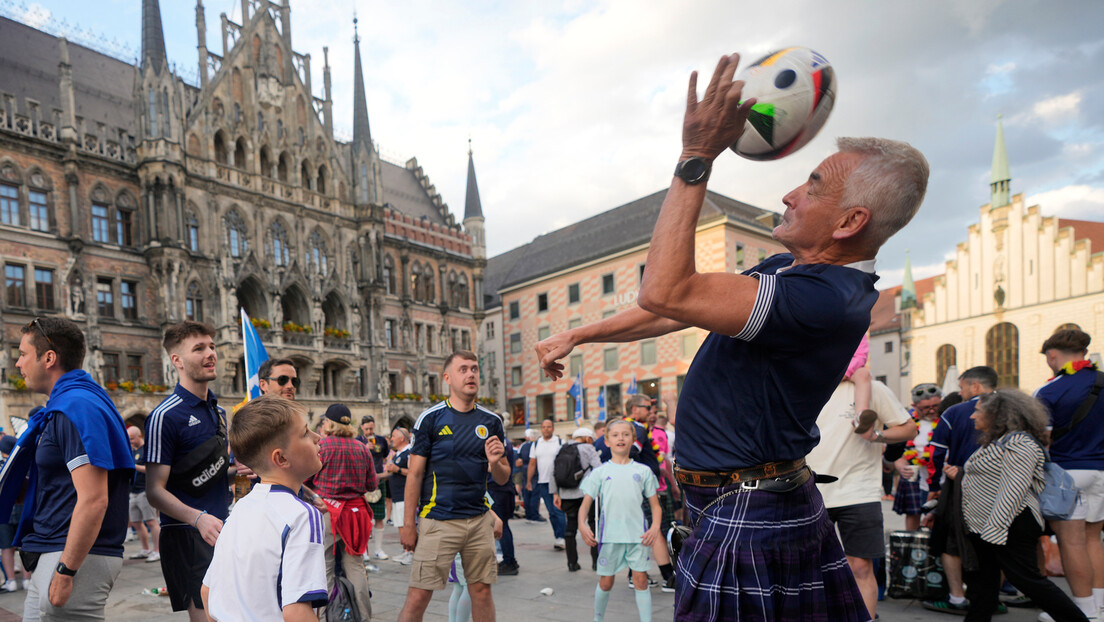 Fešta u Augsburgu uz pivo i gajde: Škoti poručuju "orlovima" – pobedite Englesku!