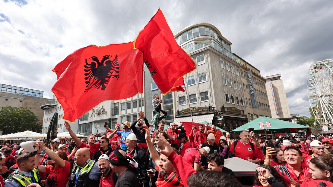 Албанци правили хаос у Дортмунду: "Косово је Албанија", заставе тзв. УЧК и напади на Италијане