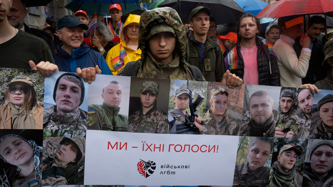 Стотине ЛГБТ украјинских војника на протесту у Кијеву: Уз дуге и једнороге траже више права
