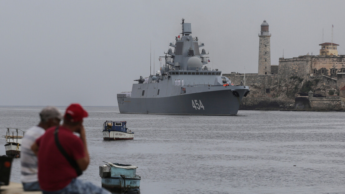 Узбуна у УК: Путин спрема невидљиву подморницу с хиперсоничним ракетама