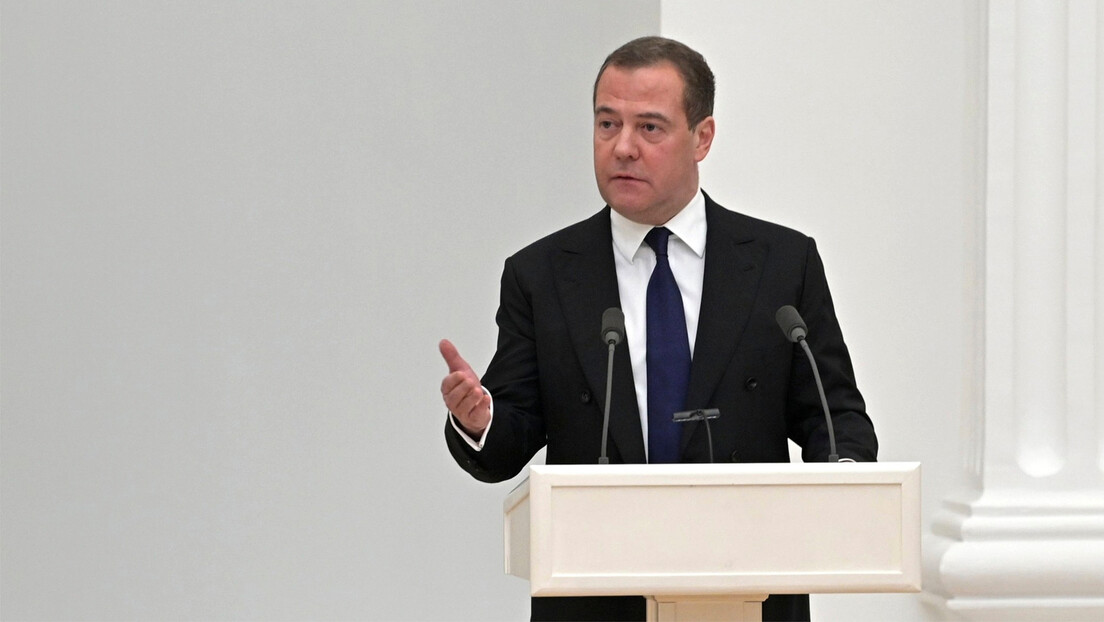Медведев одговорио Вашингтону: Престаните да подржавате Кијев ако желите нови СТАРТ