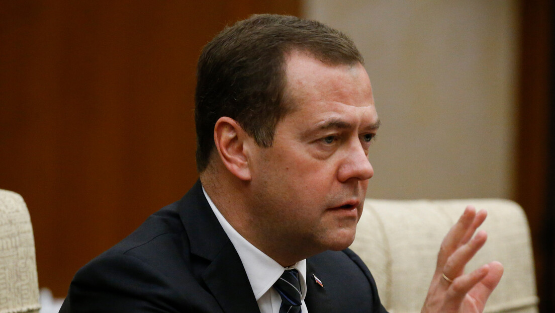 Медведев: Издржаћемо и нове санкције, али никада вам нећемо опростити!