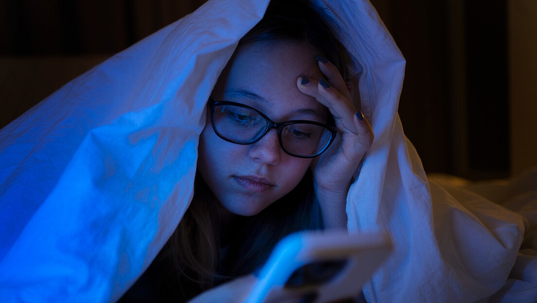 Сајбер болест: Због бескрајног скроловање на телефону можемо се разболети