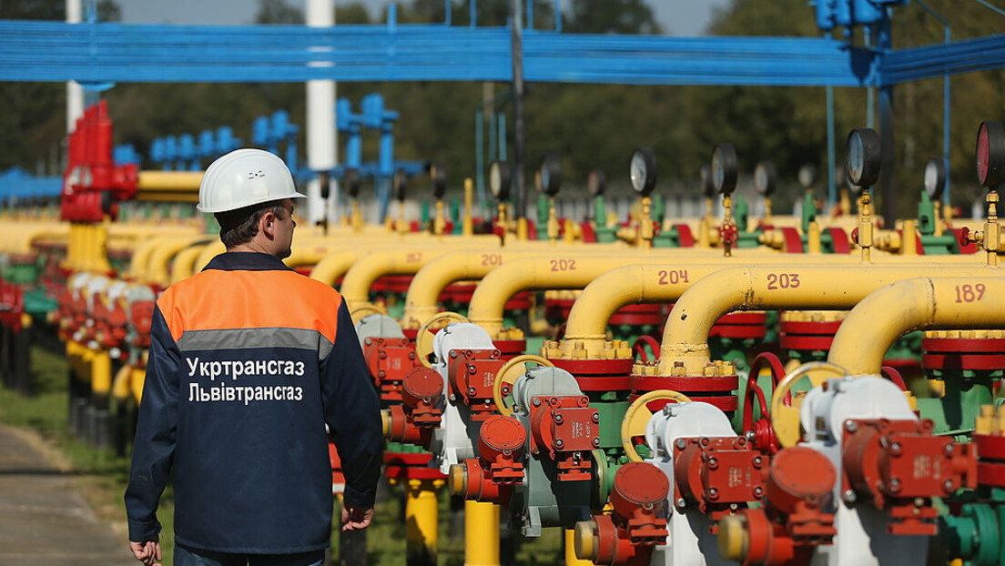 "Гаспром" и даље испоручује гас у Европу преко Украјине