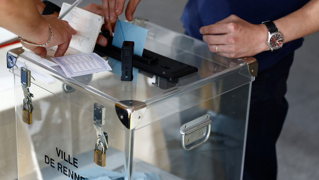 Висок одзив на изборима у Француској: До поднева гласало 25,9 одсто бирача