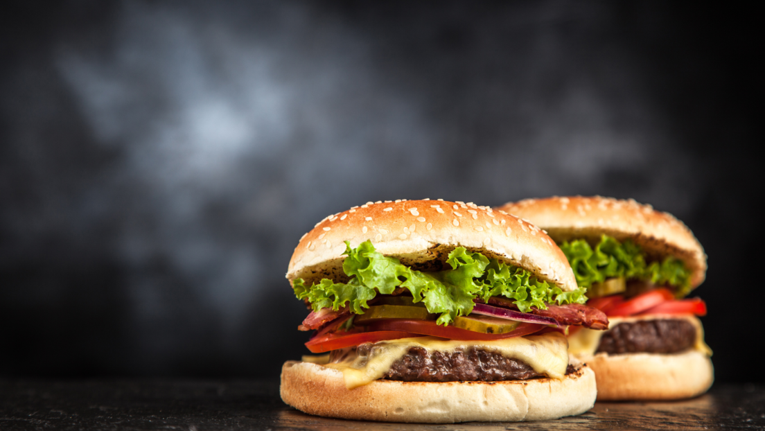 Dva burgera su bolja od jednog burgera i pomfrita, smatraju nutricionisti