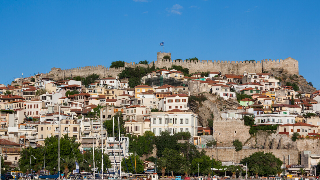 Грчки "Плави град" - незаобилазан на путу за Тасос, вољен међу Србима