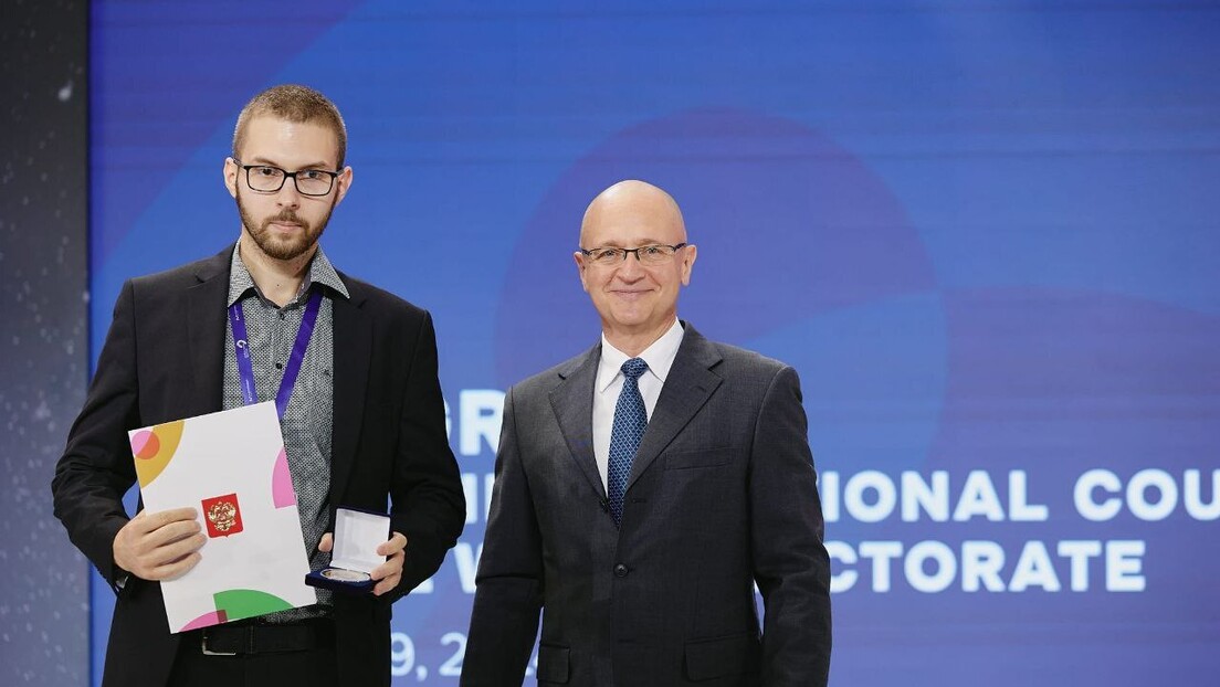 Priznanje za srpsku delegaciju u Sočiju: Aleksa Gajić odlikovan Spomen-medaljom predsednika Rusije