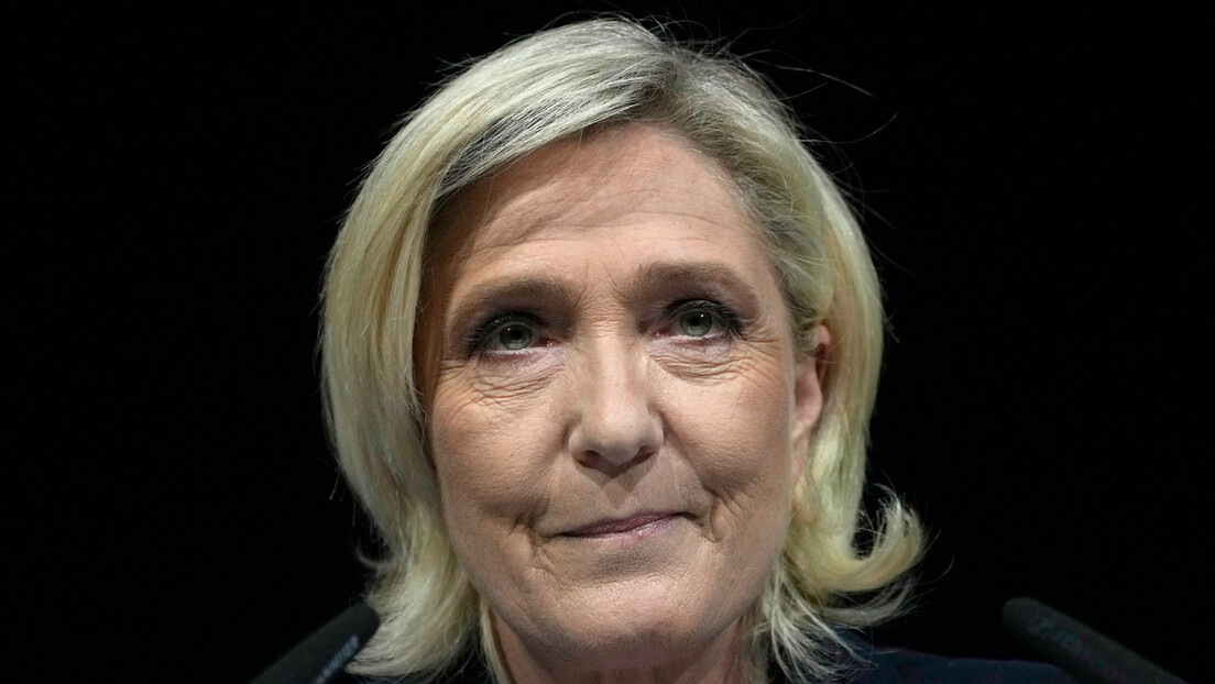 Le Pen: Francuska u ćorsokaku, niko ne zna kakvu će politiku voditi i odakle će doći premijer