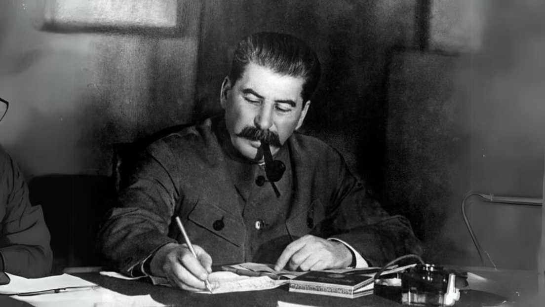 Staljinova "crna knjiga": Šta se u njoj nalazilo i kod koga je ona završila nakon smrti vožda