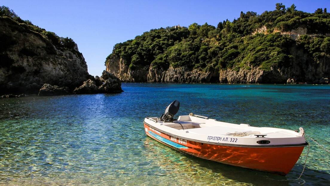 Ова грчка плажа љубави гарантује срећу заљубљенима