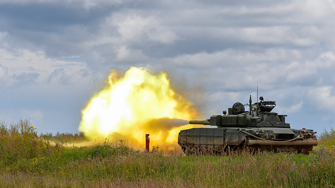 Ruski tenkista hvali T-80: Brz i moćan tenk sa dodatnom zaštitnom opremom