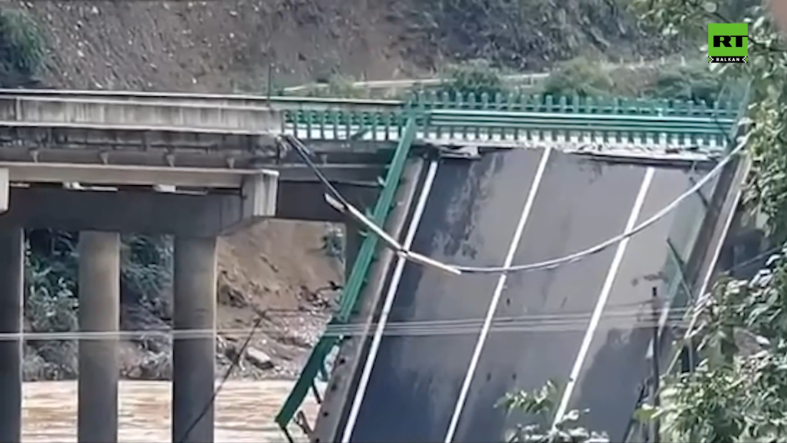 Srušio se most zbog poplava na severozapadu Kine, ima poginulih; Si pozvao da se spasu ljudi (VIDEO)