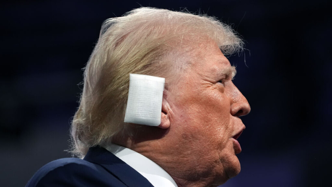 "Најновији модни тренд" Трампових присталица - завој на уху (ФОТО)