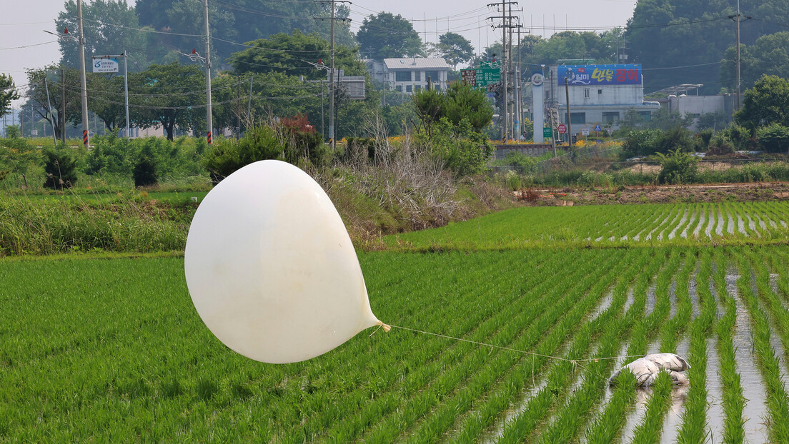 Северна Кореја поново шаље "поздраве": Балони са смећем опет лете ка Јужној Кореји