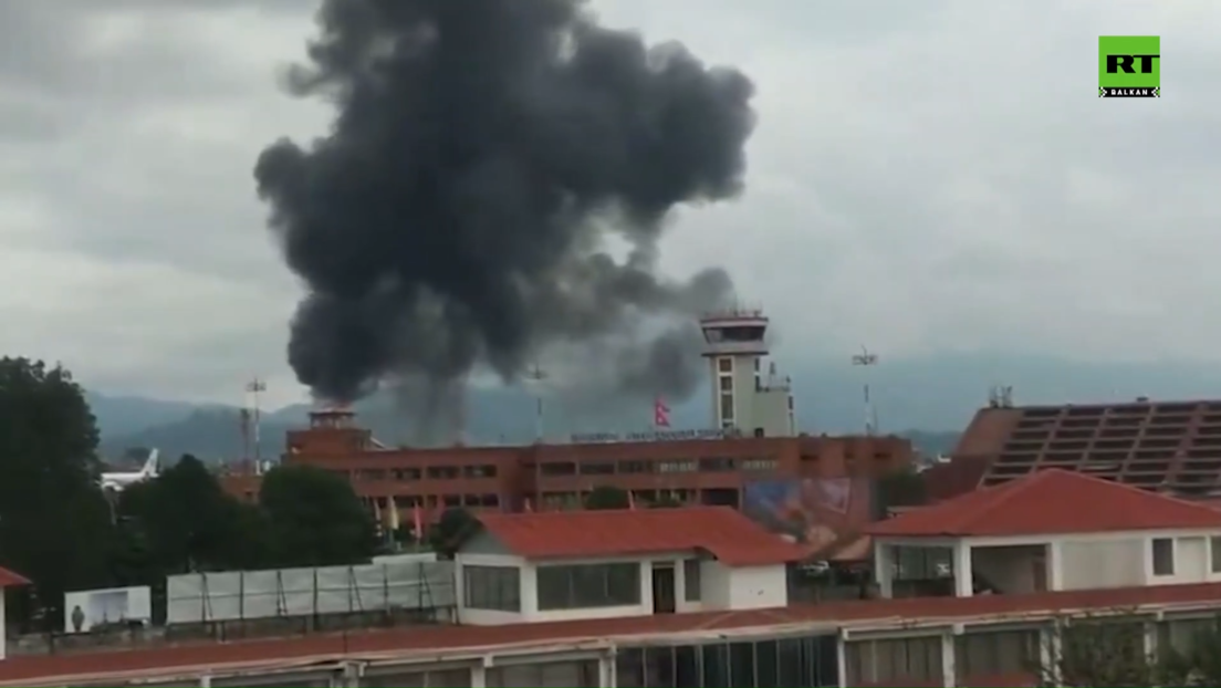 Nepal: Srušio se avion kod Katmandua, poginule 22 osobe, pilot preživeo (VIDEO)