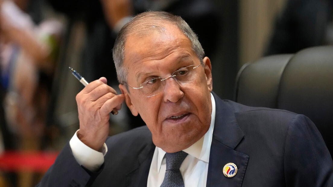 Lavrov: Zapad je aplaudirao kada se "Kosovo" otcepilo