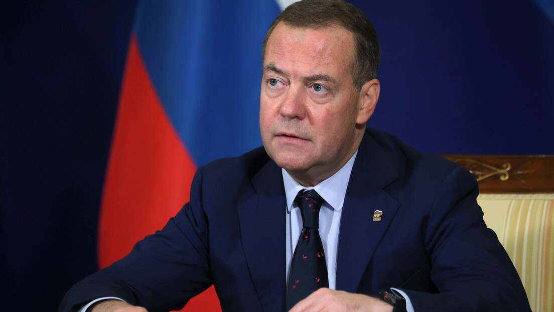 Medvedev: Lik predsednika SAD je ukras iza kojeg deluje duboka država