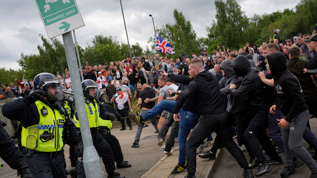 Mask o nemirima u Velikoj Britaniji: Građanski rat je neizbežan