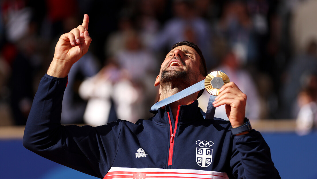 Trenutak koji smo čekali 16 godina - Novak sa zlatom oko vrata!