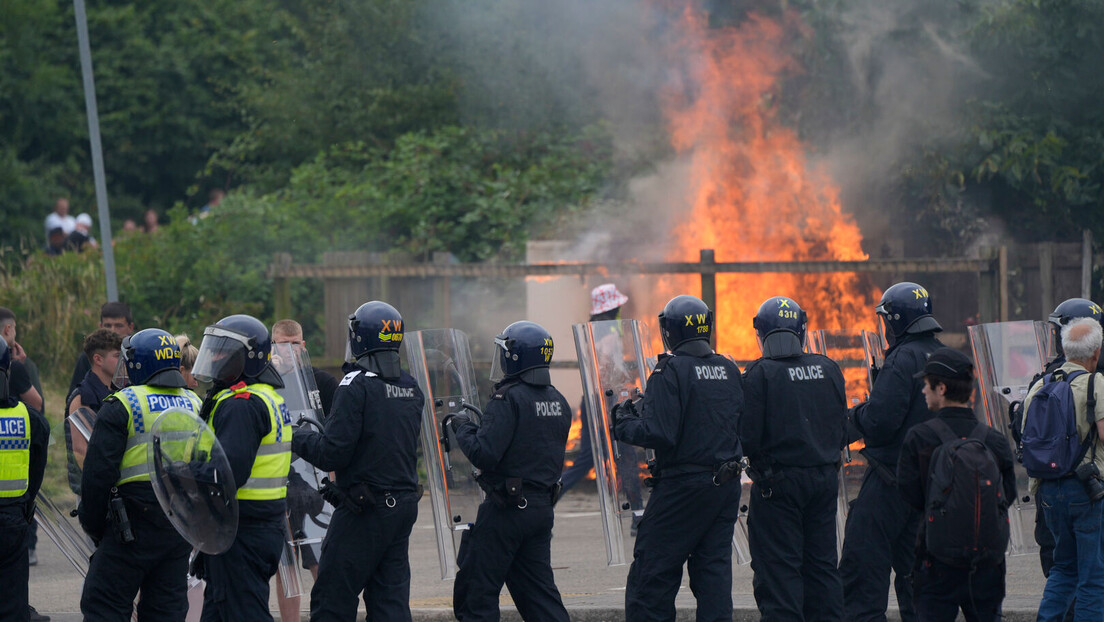 Britanska policija spremila 6.000 policajaca za nerede; Gradonačelnik: Nasilje nećemo tolerisati