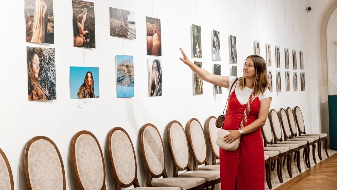 U Ruskom domu otvorena izložba "Ženska lepota očima fotografa"