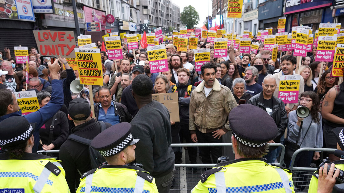 Velika Britanija ne miruje: U Londonu ne prestaju hapšenja na protestima