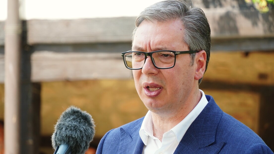 Vučić primio srpske studente i srednjoškolce koji putuju u Kinu