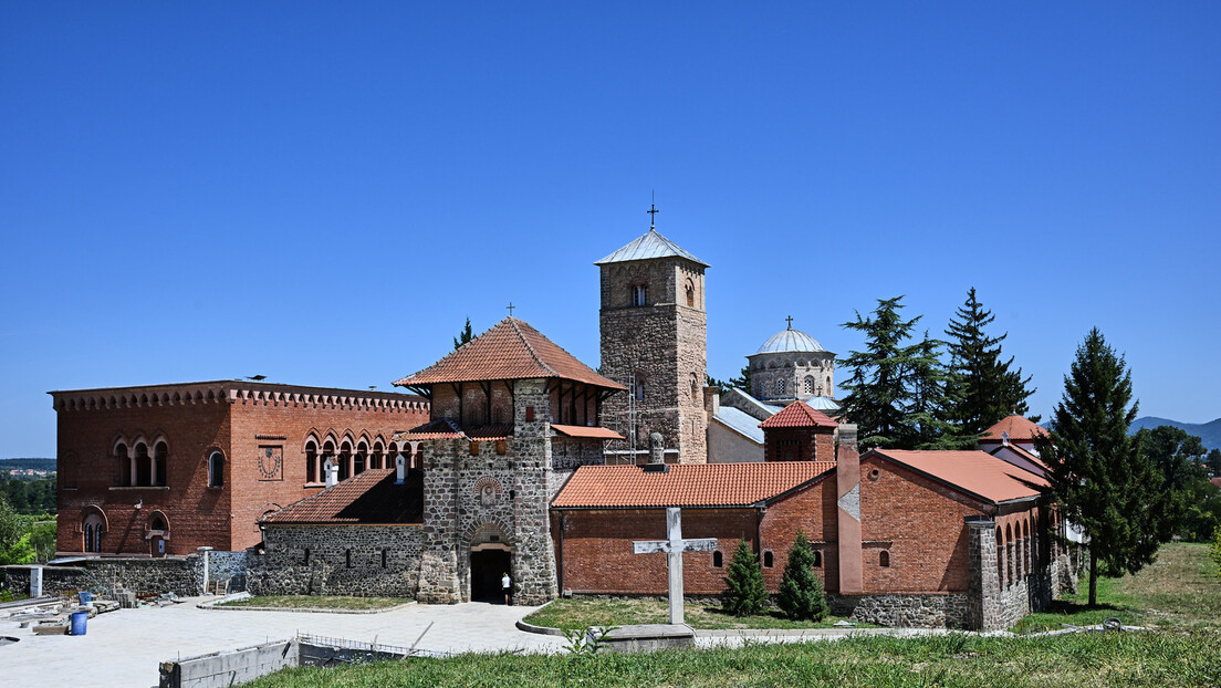 Pripadnici Vojske Srbije pomažu sestrinstvu manastira Žiča (VIDEO)