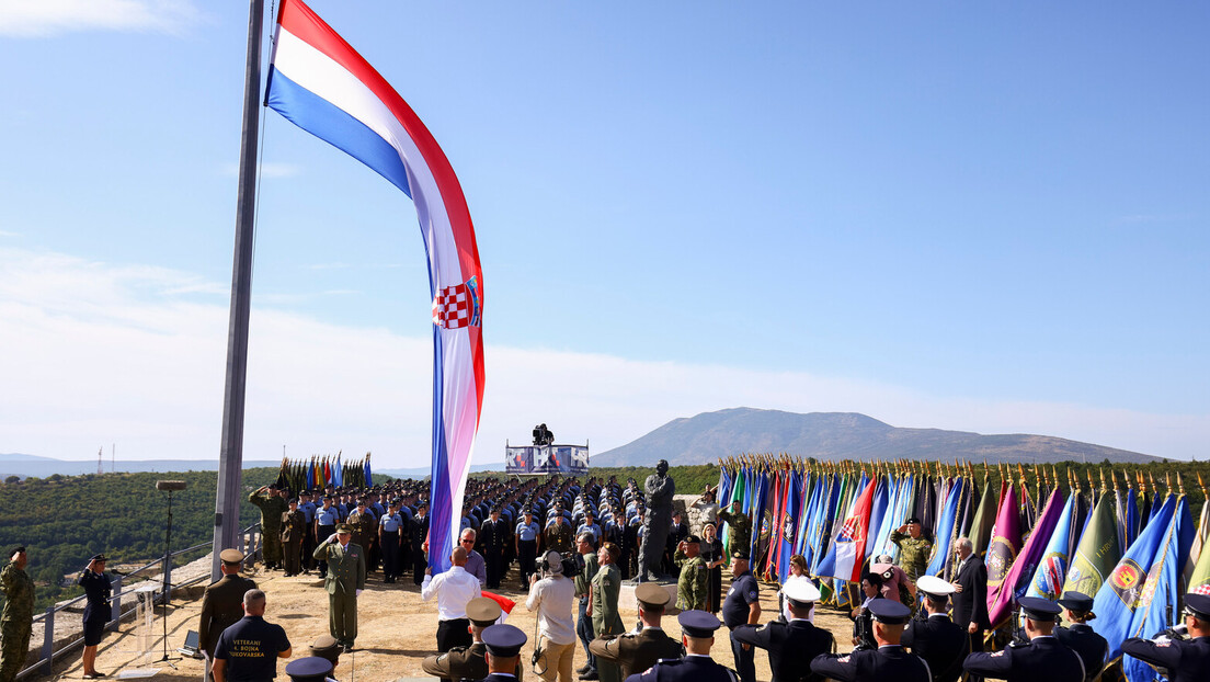 Ukrajinski ambasador veliča ustaštvo: Šahovnica i zastava Ukrajine na kninskoj tvrđavi (FOTO)