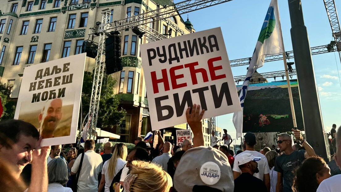 Protest ispred Vlade Srbije, blokiran saobraćaj