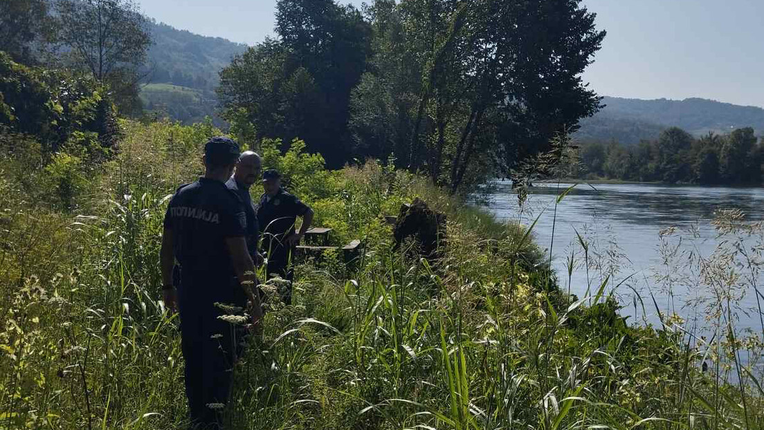 Izvučeno osam tela, među njima i beba: Migranti se utopili nakon prevrtanja čamca na Drini (FOTO)