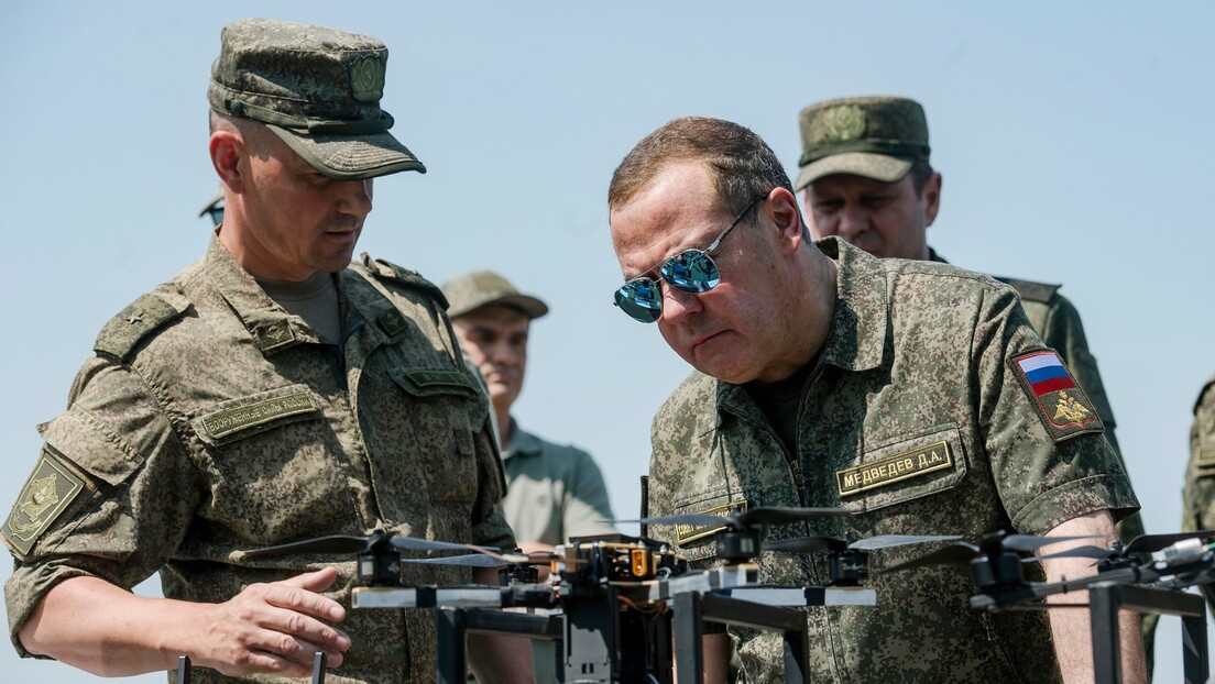 Медведев: Против Дурова се води политички процес, француске власти да ухапсе и Закерберга