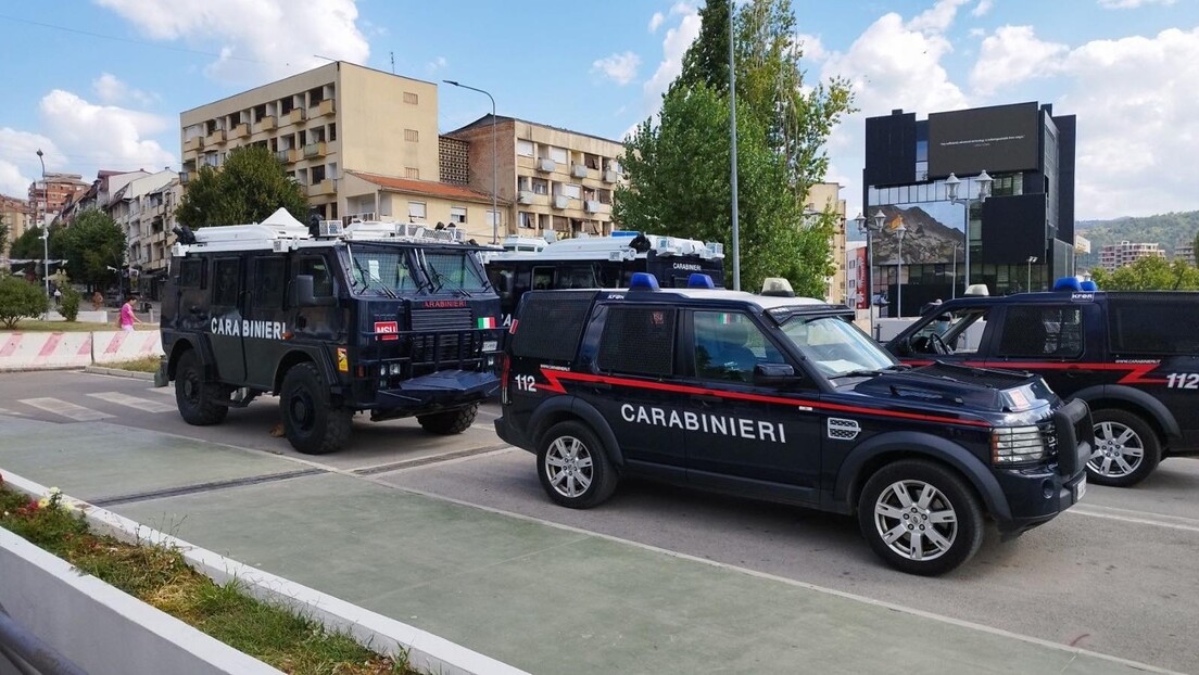 Zgrade srpskih institucija na severu KiM blokirane treći dan, Kfor povukao kordon s mosta