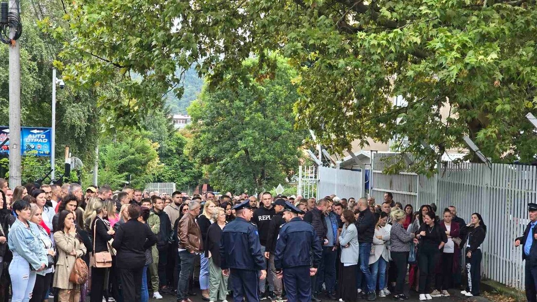 Protest građana u Severnoj Mitrovici: Zahtevaju oslobađanje uhapšenih Srba