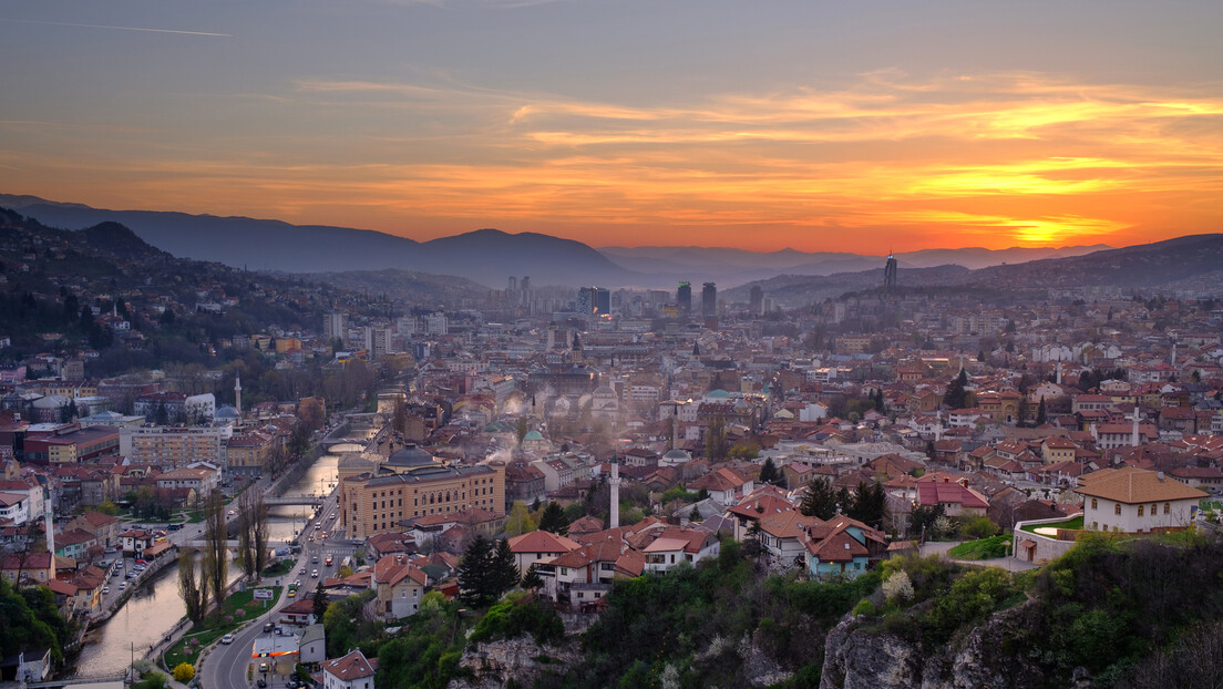 Tenkom na đake? Kako je sarajevska gradonačelnica poslala "poruku mira"