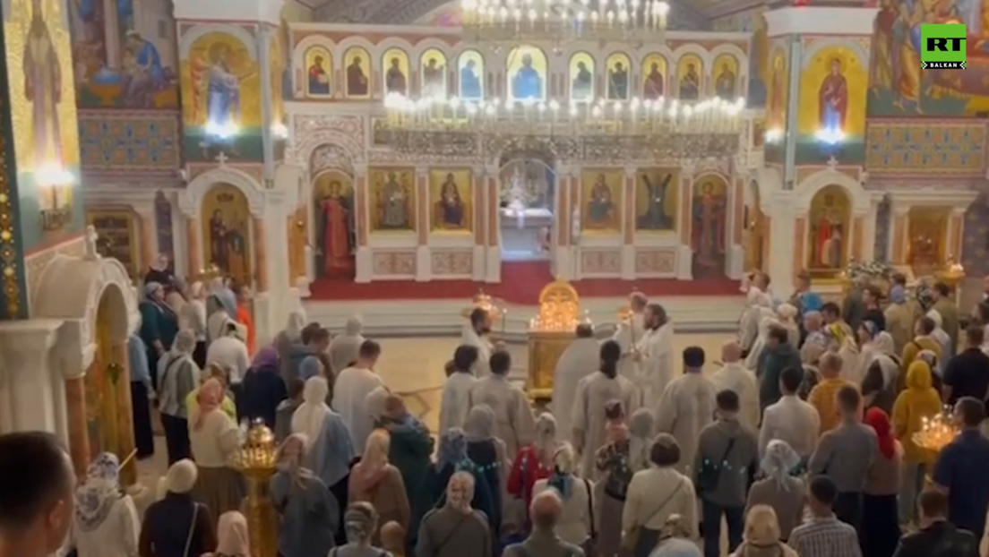 Pola godine od terorističkog napada na Krokus: Ljudi donose bukete i pale sveće, održan pomen (VIDEO)