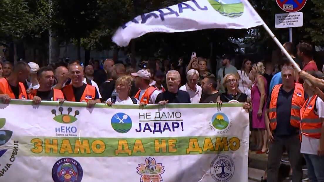 Protest aktivista ispred Skupštine Srbije: Negodovali zbog odlaganja rasprave o litijumu