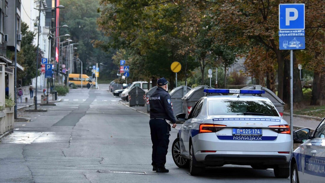 Дојаве о бомби у  два тржна центра у Београду: Полиција у Кнез Михаиловој и на Карабурми