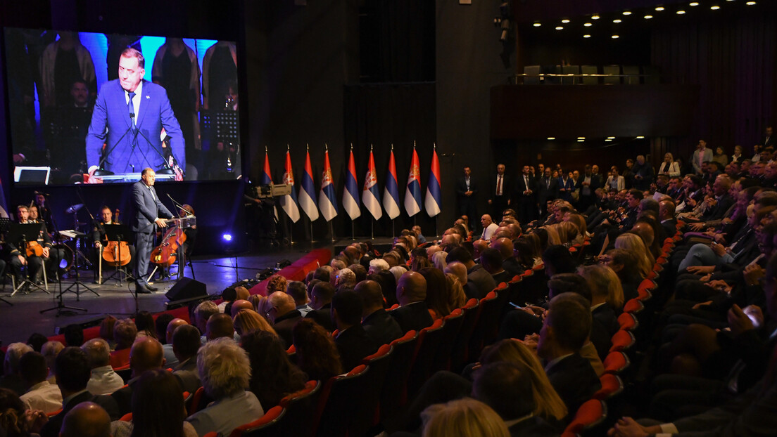 Završna tribina SNSD-a u Banjaluci: Podršku pružili Vučević, Vulin, Mandić, Stoilković i Sijarto