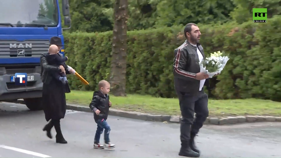 Porodice gardista ubijenih na Topčideru položile vence na mestu njihovog stradanja