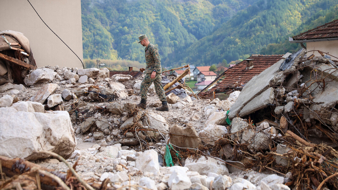 Nastavlja se potraga za nestalima posle poplava u BiH, Srbija uputila spasilačke timove