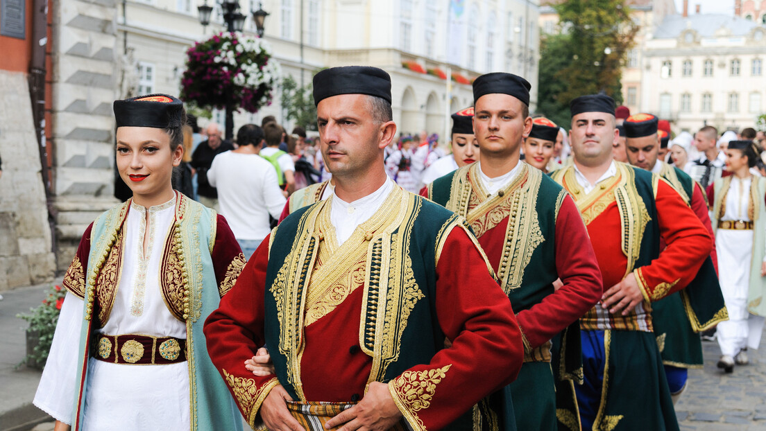 Kako su Crnogorci odučili srpski i naučili crnogorski jezik?