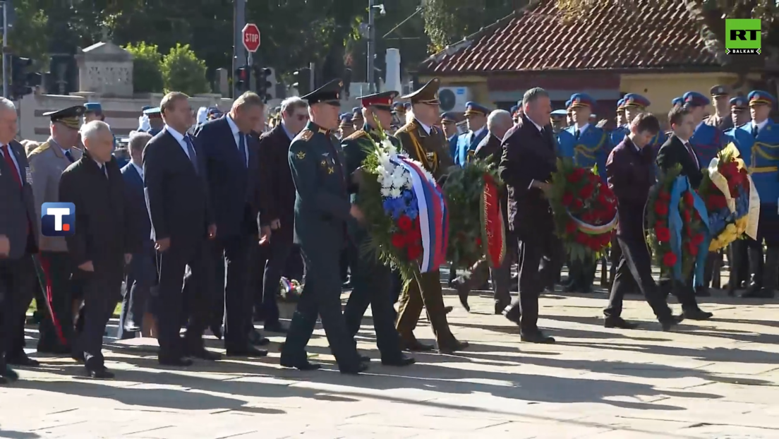 Полагање венаца у Спомен комплексу "Гробље ослободилаца Београда"